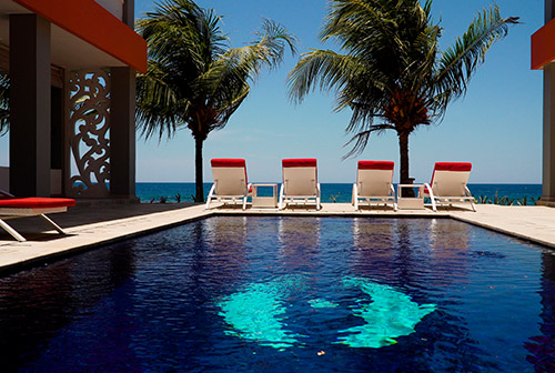 Piscina infinita frente al mar con sistema de tratamiento de agua Innowater